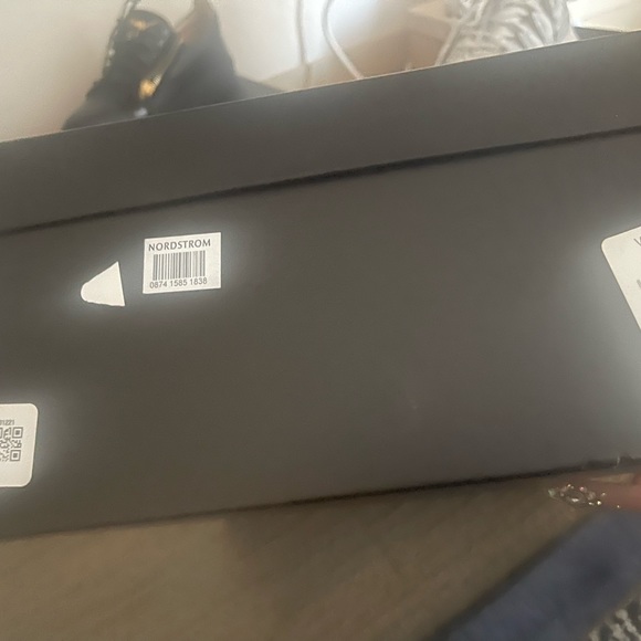 Men’s Size 11 Versace Trigreca Sneaker Almost New - Picture 4 of 4